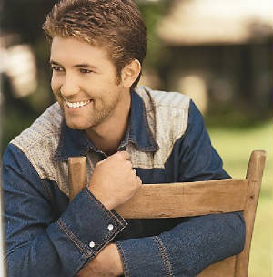 joshturner8hi.jpg